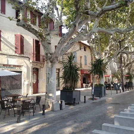 Pause A Beaucaire Avec Garage A Velo Ou Moto بوكير